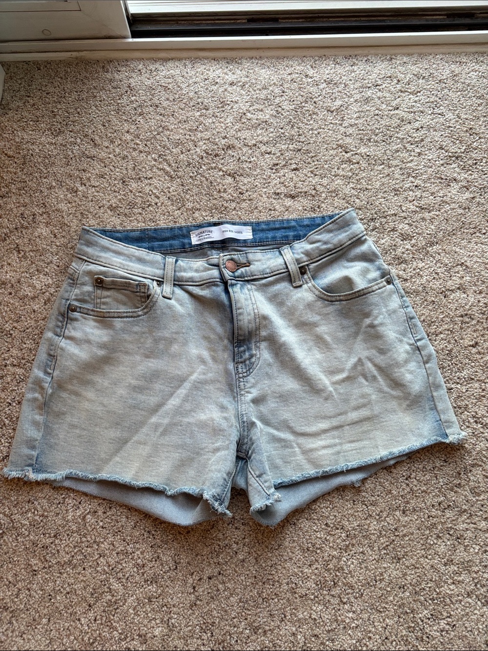 Levi Light Wash high rise denim shorts- Casual Frayed Hem sz S W29